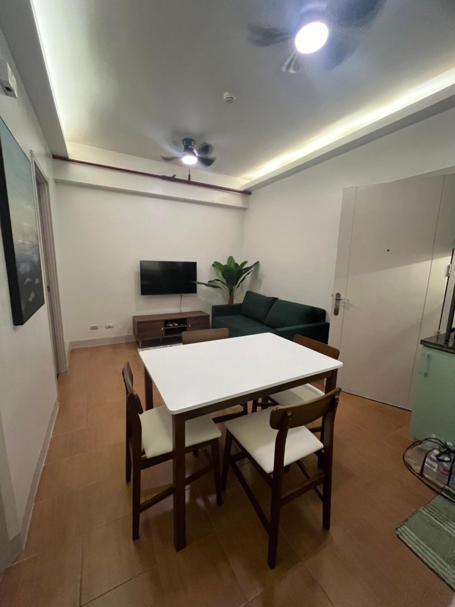 Pioneer Woodlands Bed & Breakfast Mandaluyong Bagian luar foto